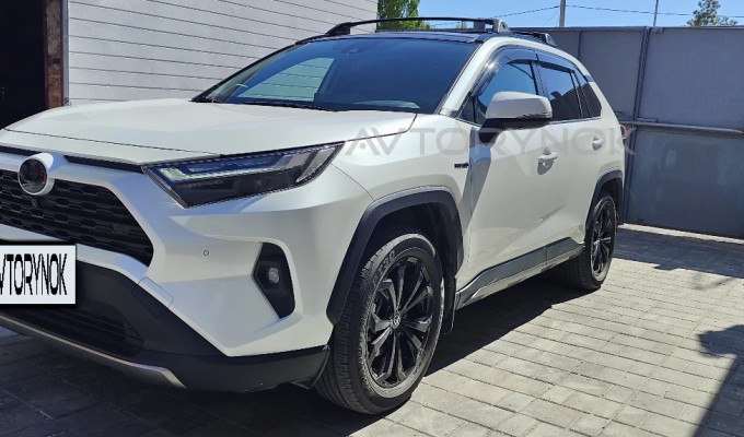 Toyota RAV4 2024 года