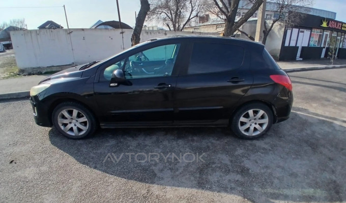 Peugeot 308 2008 года
