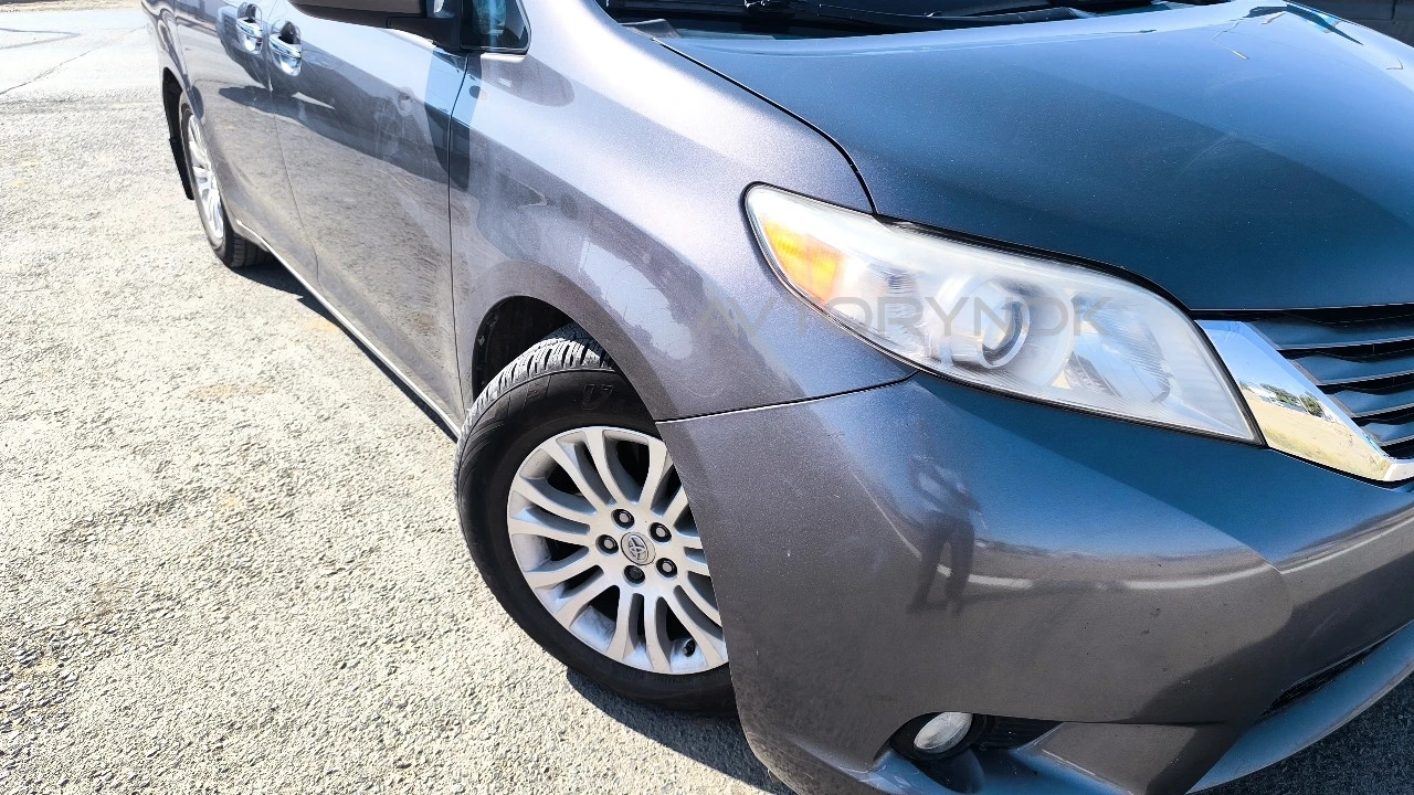 Toyota Sienna, 2011