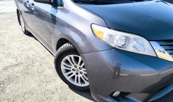 Toyota Sienna 2011 года