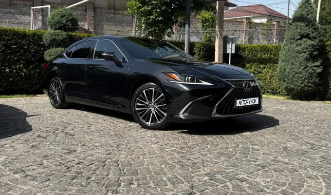 Lexus ES 2022 года