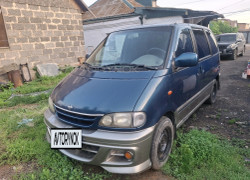 Nissan Serena 2000 года