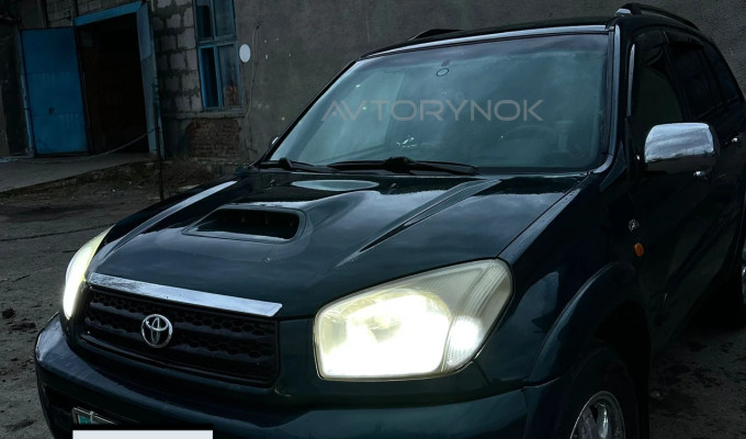 Toyota RAV4 2002 года
