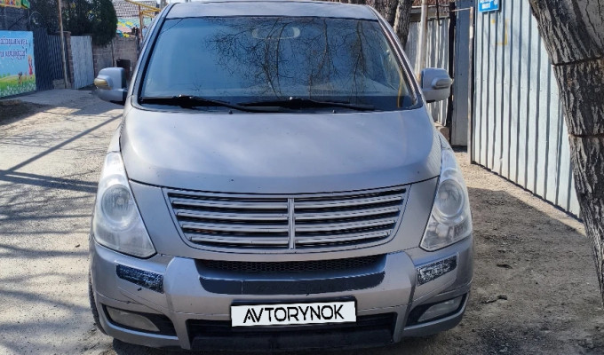 Hyundai Starex 2011 года