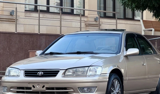 Toyota Camry 2001 года