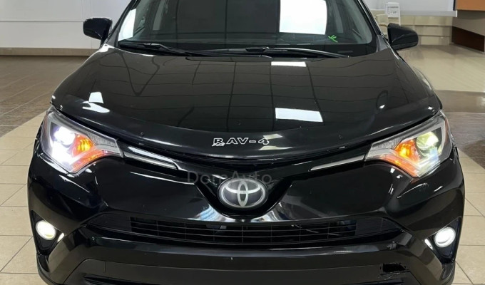 Toyota RAV4 2018 года