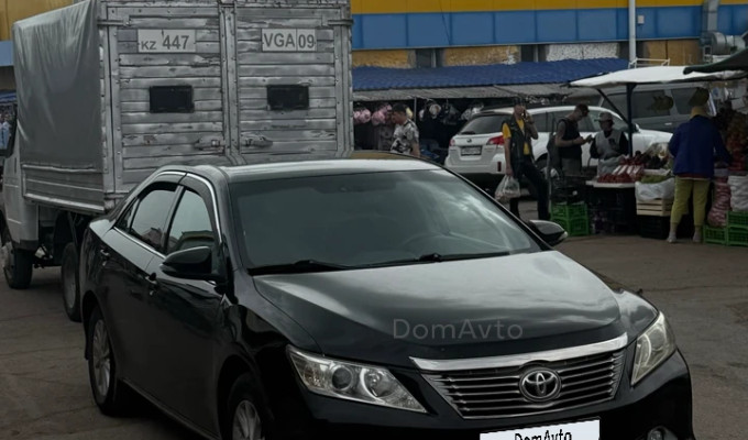 Toyota Camry 2013 года