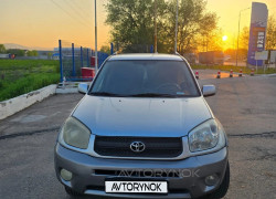 Toyota RAV4 2004 года