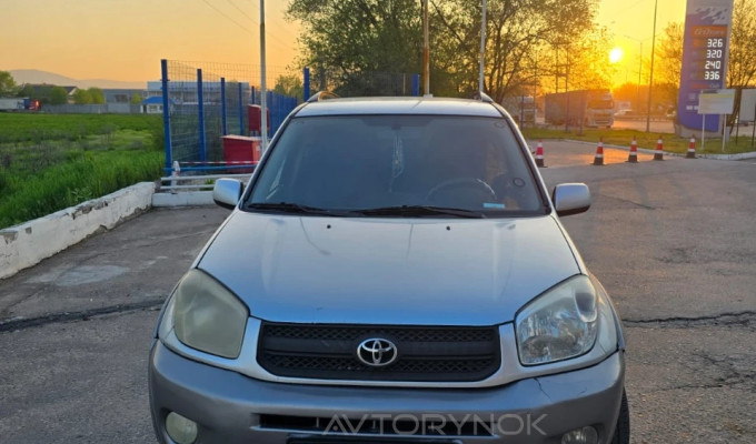 Toyota RAV4 2004 года
