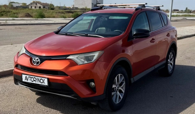 Toyota RAV4 2015 года