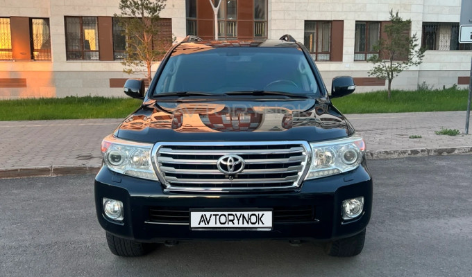 Toyota Land Cruiser 2014 года