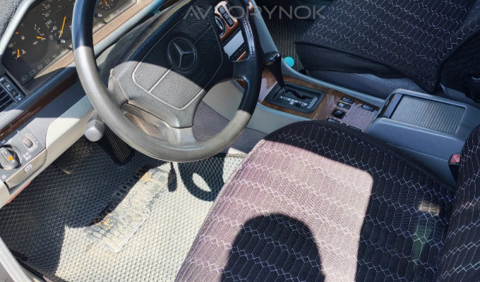 Mercedes-Benz E-Класс 1993 года