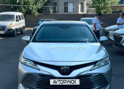 Toyota Camry 2020 года