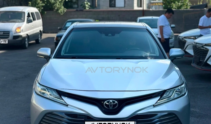 Toyota Camry 2020 года