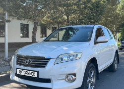 Toyota RAV4 2012 года