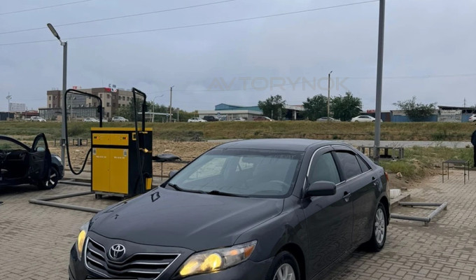 Toyota Camry 2010 года