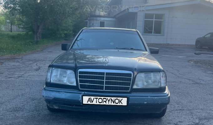 Mercedes-Benz E-Класс 1993 года