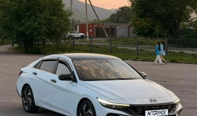 Hyundai Elantra 2023 года