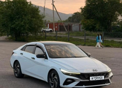 Hyundai Elantra 2023 года