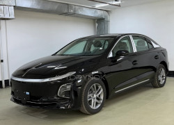 Hongqi E-QM5 2025 года