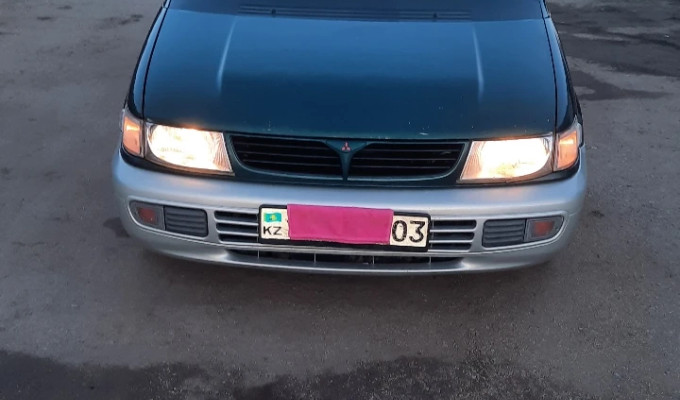 Mitsubishi Space Wagon 1996 года