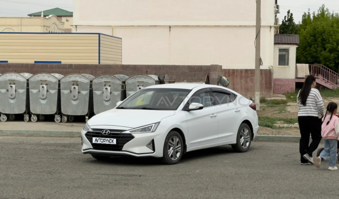 Hyundai Elantra 2019 года