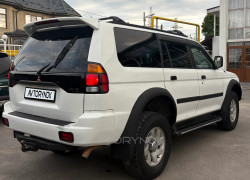 Mitsubishi Montero Sport 2000 года