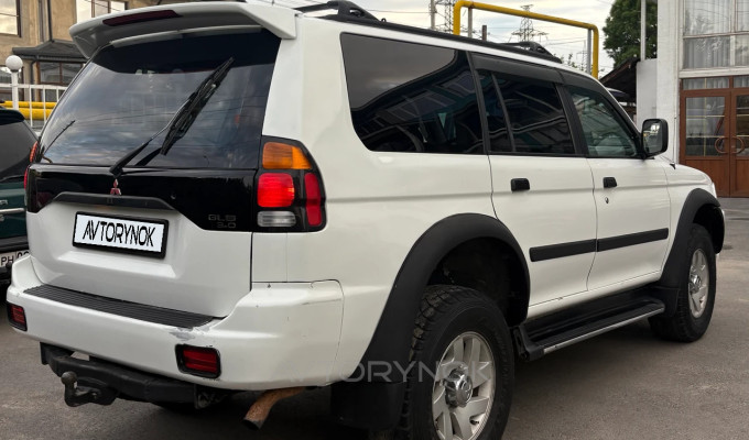 Mitsubishi Montero Sport 2000 года
