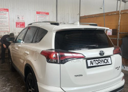 Toyota RAV4 2017 года