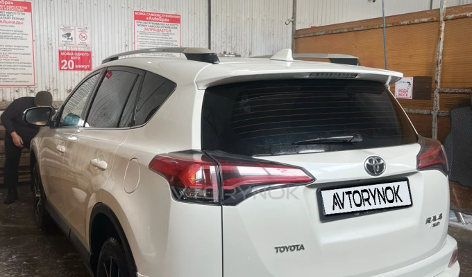 Toyota RAV4 2017 года