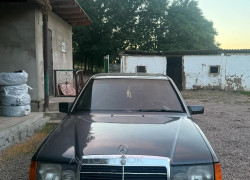 Mercedes-Benz E-Класс 1993 года