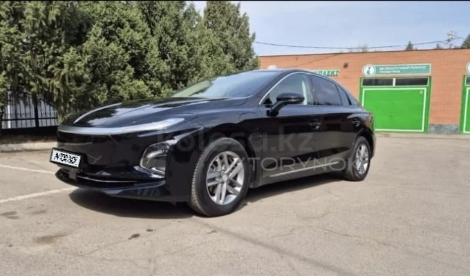 Hongqi E-QM5 2025 года