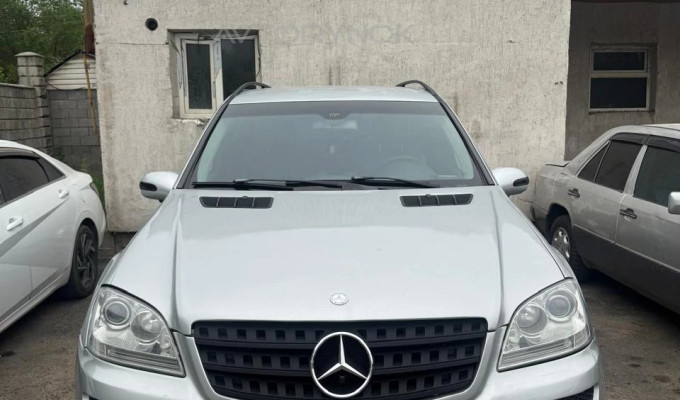 Mercedes-Benz ML-Класс 2005 года