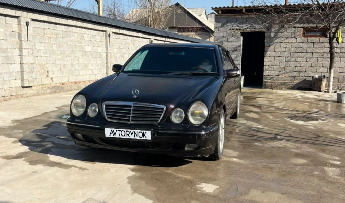 Mercedes-Benz E-Класс 2001 года