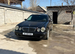 Mercedes-Benz E-Класс 2001 года