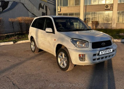 Toyota RAV4 2001 года