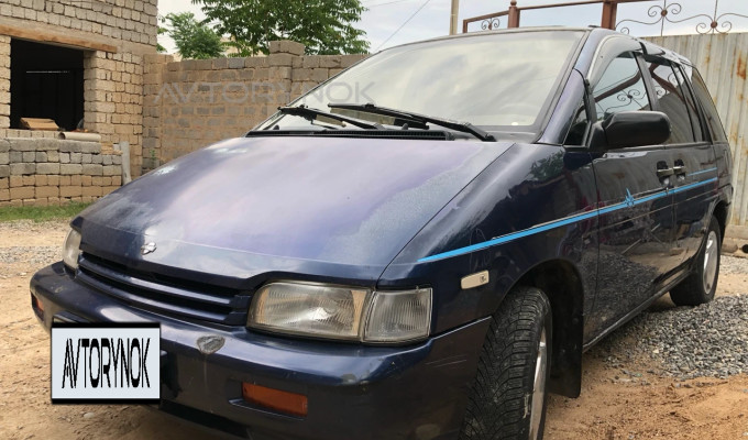 Nissan Prairie 1992 года