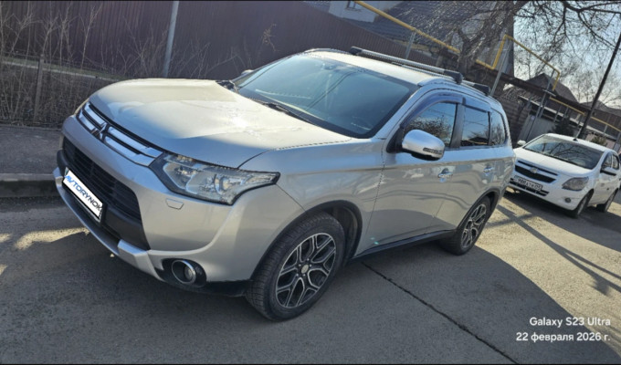 Mitsubishi Outlander 2014 года