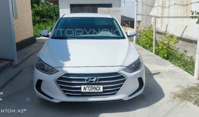 Hyundai Elantra 2017 года