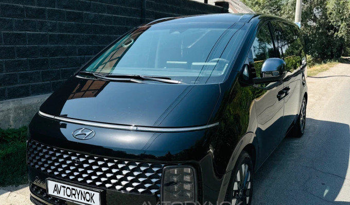 Hyundai Staria 2024 года