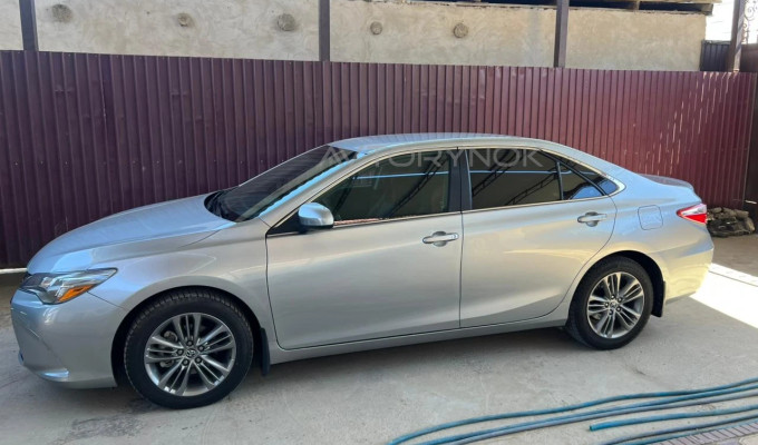 Toyota Camry 2016 года