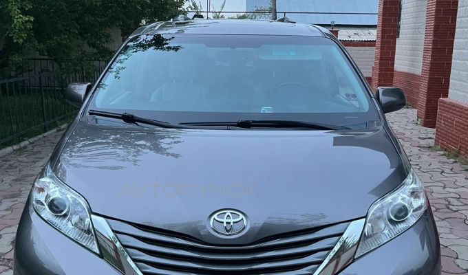 Toyota Sienna 2014 года