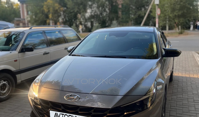 Hyundai Elantra 2023 года