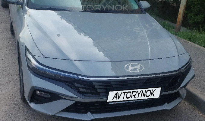 Hyundai Elantra 2023 года