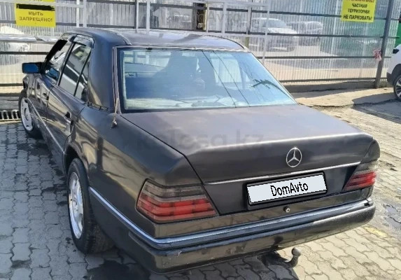 Mercedes-Benz E-Класс 1990 года