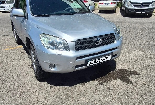 Toyota RAV4 2006 года