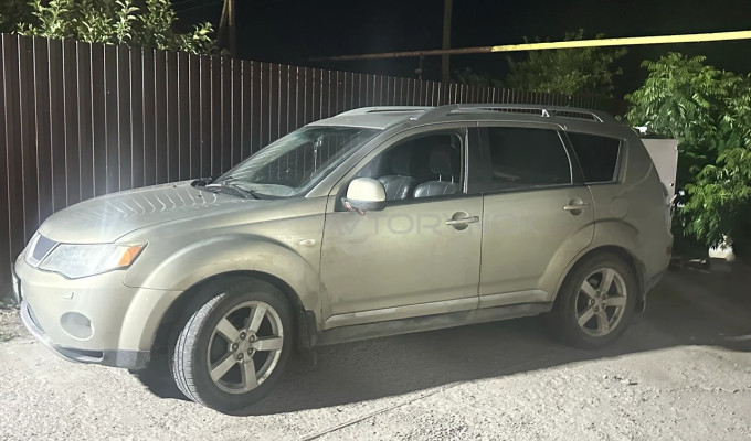 Mitsubishi Outlander 2005 года