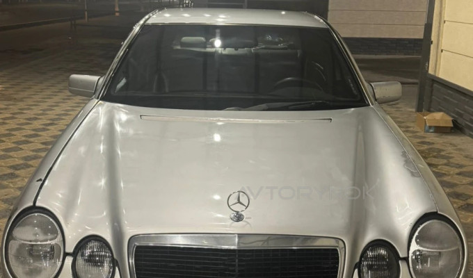 Mercedes-Benz E-Класс 1995 года