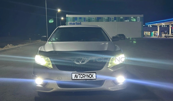 Toyota Camry 2010 года