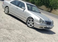Mercedes-Benz E-Класс 2001 года